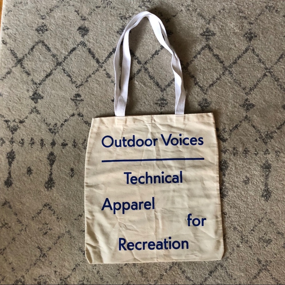 Outdoor Voices Tote! 🌼